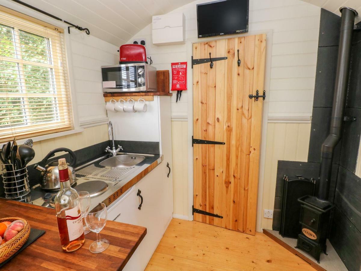 Shepherds Hut - The Crook Milford Haven Exterior foto